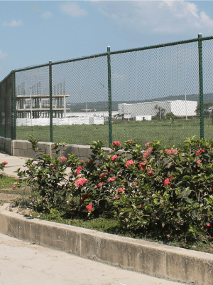 Cerramiento malla eslabonada forrada en pvc